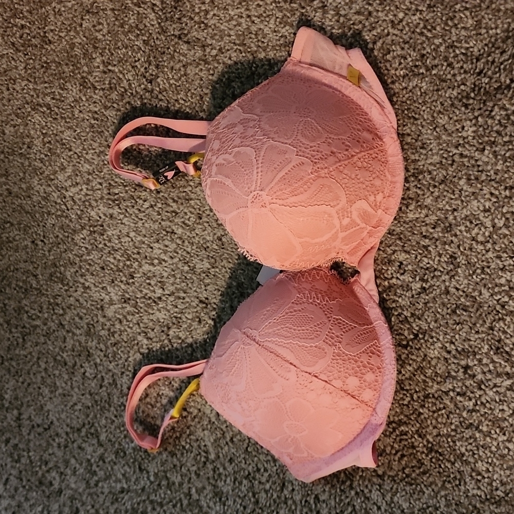Victoria's Secret Push-Up Bra NEW